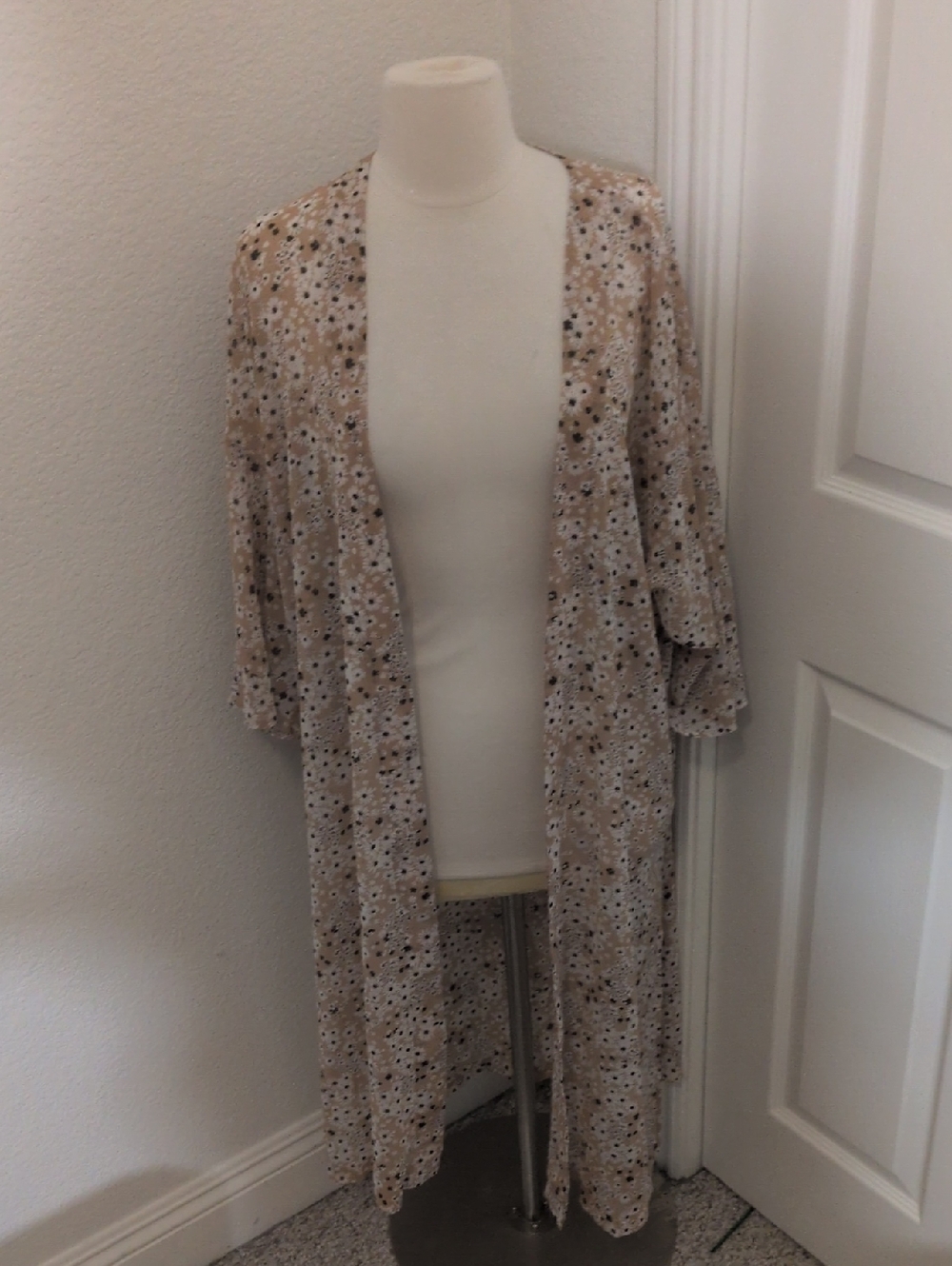 ✅Wild Fable Beige Floral Open-Front Kimono Cardigan Duster Boho Swim Cover